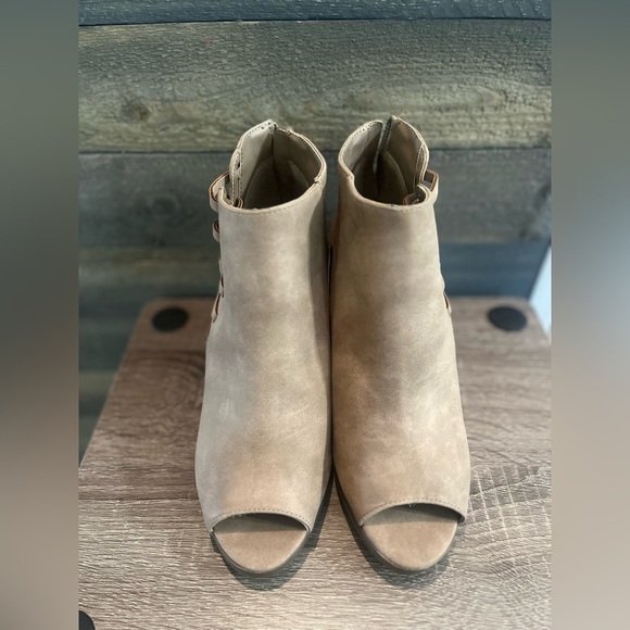 Rampage Tan Wedge Peep Toe Booties Size 7.5 - Picture 6 of 14